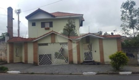 Sobrado à venda com 4 quartos, sendo 1 suíte, em Tremembé, São Paulo, SP