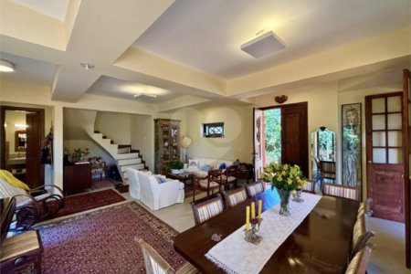 Casa à venda com 4 quartos, sendo 1 suíte, em Lagoa, Rio de Janeiro, RJ
