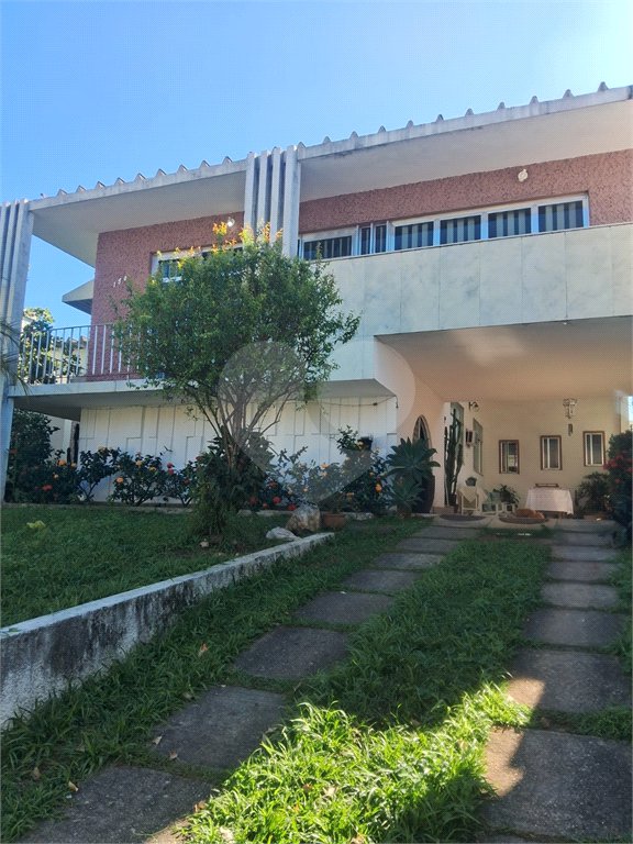 Casa à venda com 3 quartos, sendo 2 suítes, no condomínio Rio Bon, Rio de Janeiro - RJ
