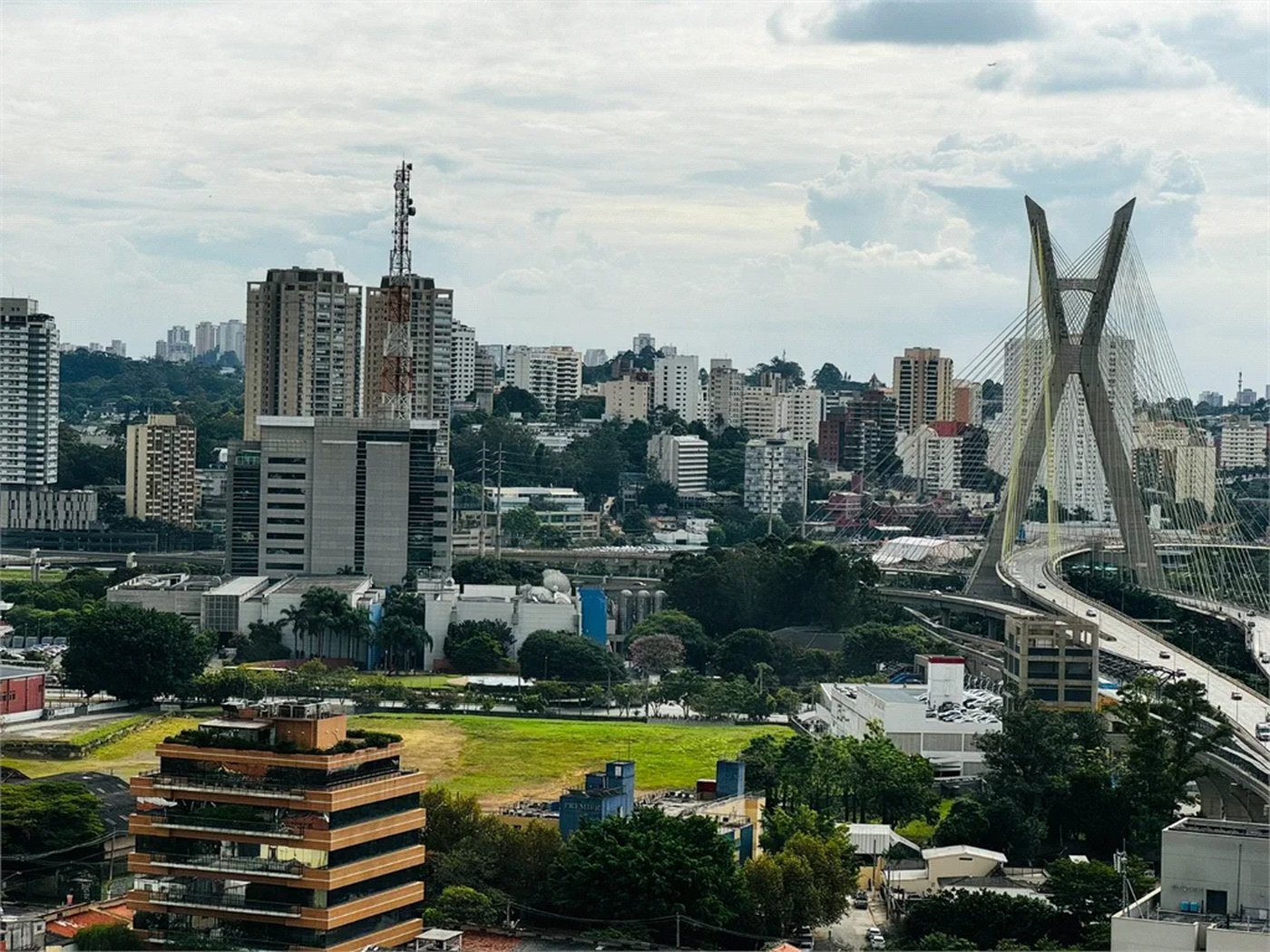 Apartamento à venda com 3 quartos em Vila Cordeiro, São Paulo, SP