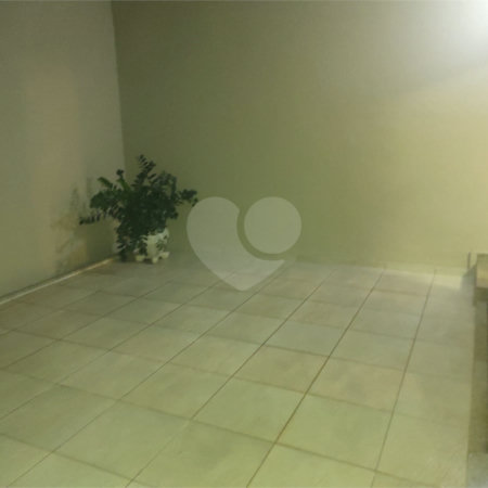Casa térrea com 2 dormitórios.