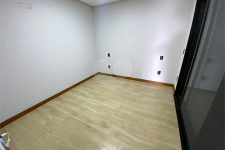 Casa à Venda no Condomínio Damha II