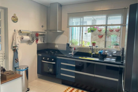 Casa à venda com 2 suítes no condomínio Cotia, Cotia - SP