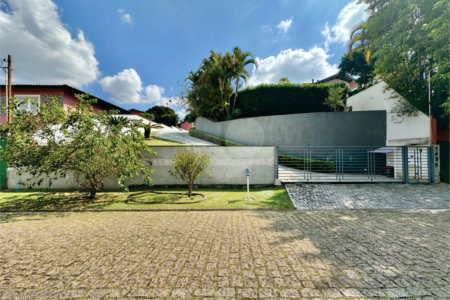 Casa à venda com 4 quartos, sendo 2 suítes,  no condomínio Granja Vianna II, Cotia - SP