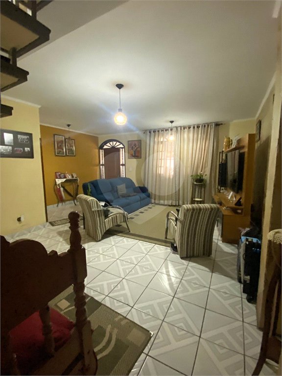 Sobrado à venda com 3 quartos em Jardim Imperador, Suzano, SP