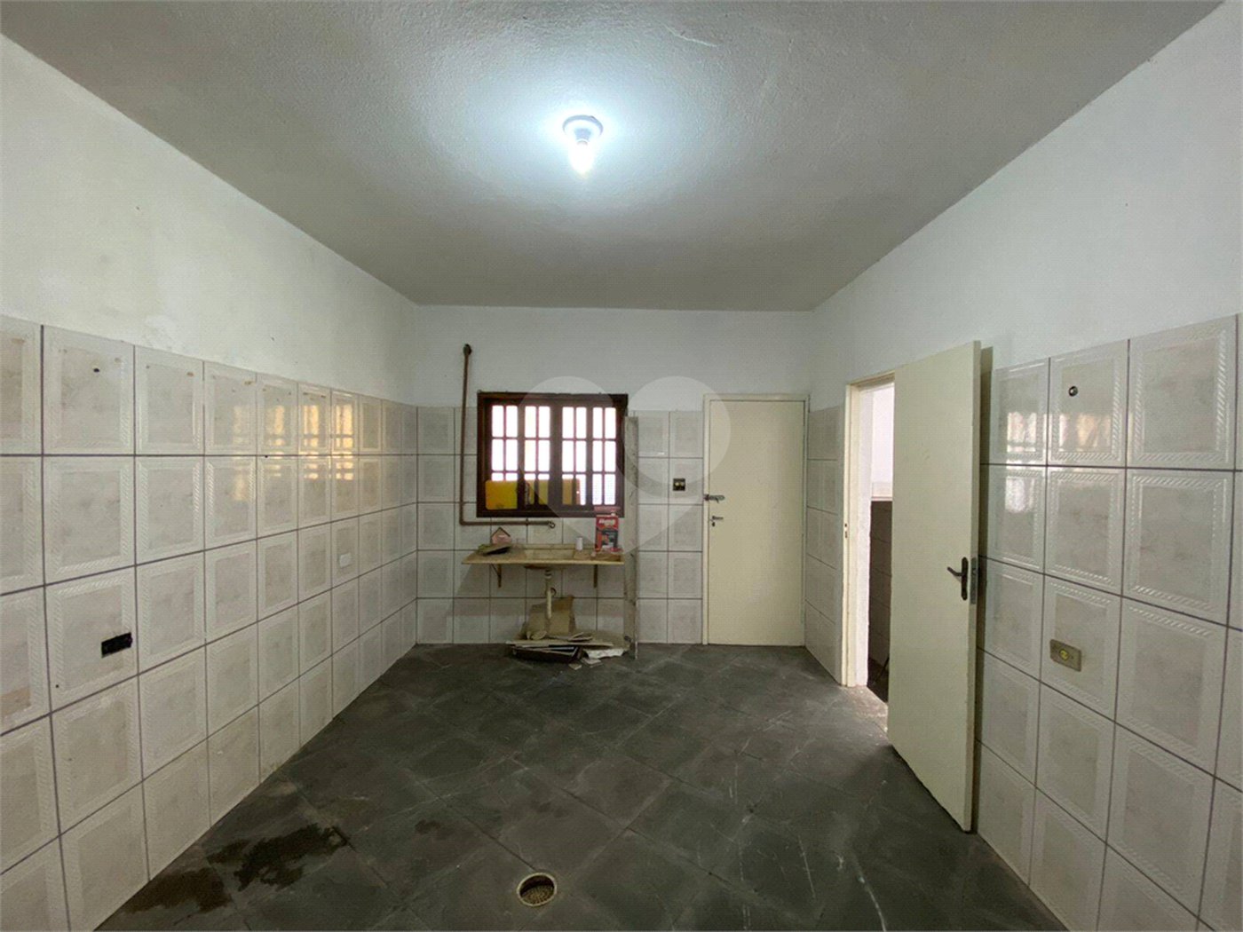 Salão para alugar em Vila Júlia, Poá, SP