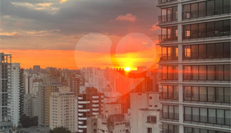 Apartamento à venda com 3 quartos, sendo 2 suítes, em Moema, São Paulo, SP