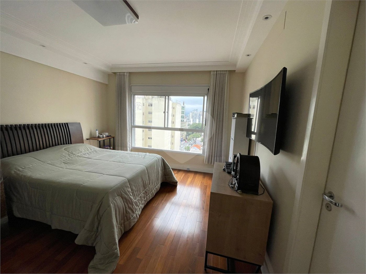 Apartamento à venda com 4 quartos, sendo 3 suítes, em Perdizes, São Paulo, SP