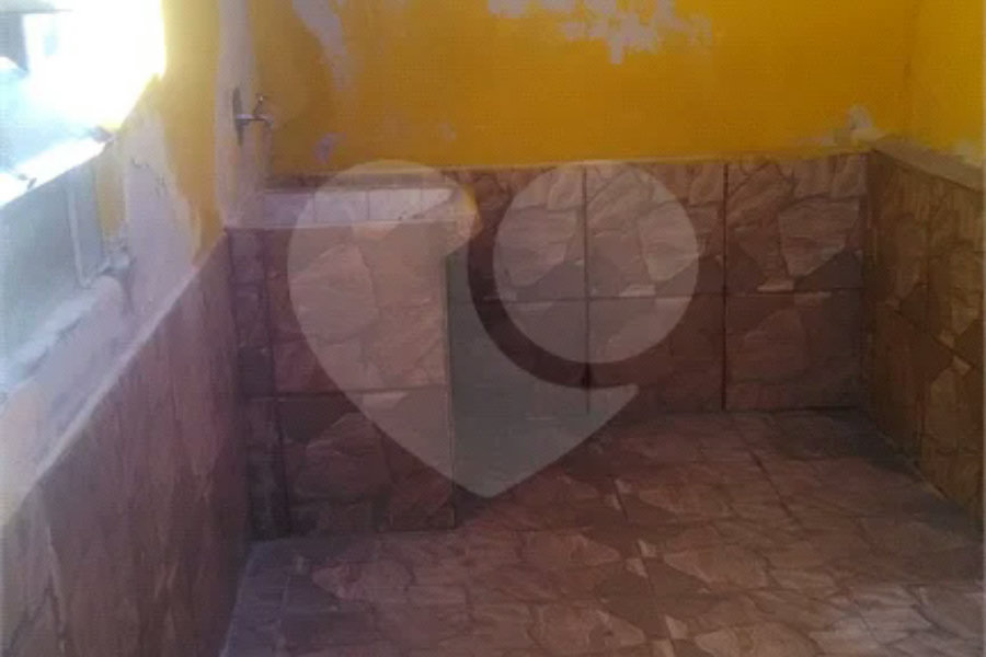 Sobrado à venda com 4 quartos, sendo 1 suíte, em Campo Limpo, São Paulo, SP