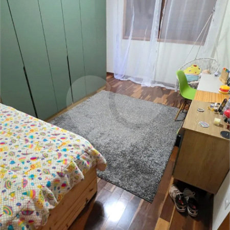Refúgio de Alto Padrão em Condomínio Fechado: Natureza, Charme e 5.500m² de Terreno