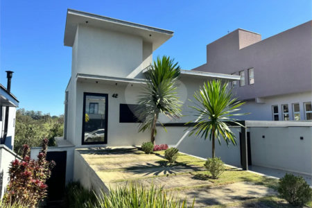 LINDA CASA À VENDA EM CONDOMÍNIO — INDAIATUBA/SP