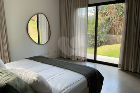 Casa à venda com 4 quartos, sendo 3 suítes,  no condomínio Vale da Santa Fé, Vinhedo - SP