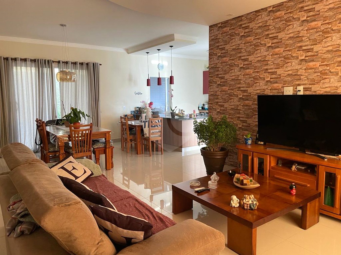 Casa à venda com 3 quartos, sendo 1 suíte, no condomínio Vila Hipica Ii, Vinhedo - SP
