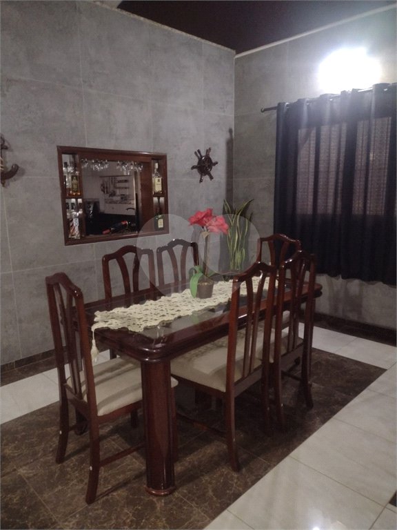 Casa à venda com 3 quartos, sendo 1 suíte, no condomínio Acmti - Colinas do Mosteiro, Terras de Itaici e Recanto dos Pássaros, Indaiatuba - SP