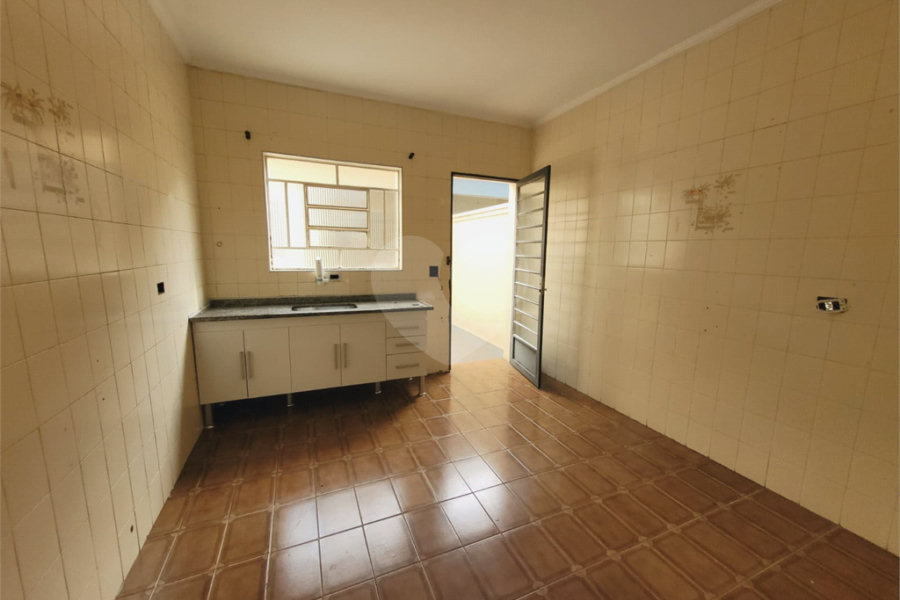 Casa à venda com 3 quartos, sendo 1 suíte, em Parque Maria Domitila, São Paulo, SP