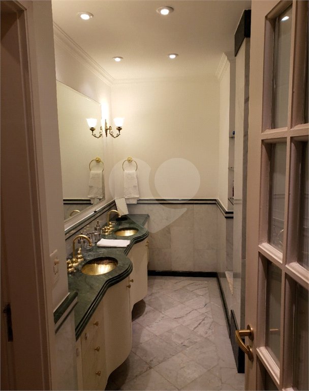 Apartamento à venda com 3 quartos, sendo 1 suíte,  em Jardim América, São Paulo, SP