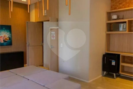 Apartamento à venda com 4 quartos, sendo 2 suítes,  em Vila Anastácio, São Paulo, SP