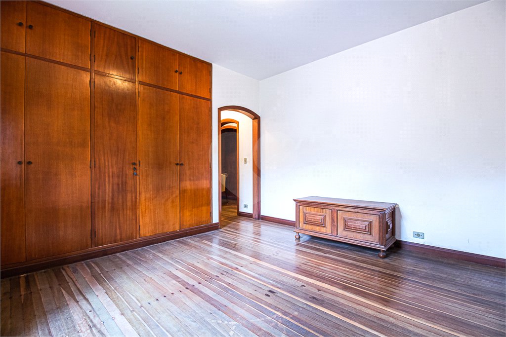 Casa Térrea à venda com 3 suítes em Jardim dos Estados, São Paulo, SP