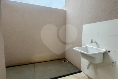 Casa à venda com 3 quartos, sendo 1 suíte,  em Ipê, Três Lagoas, MS