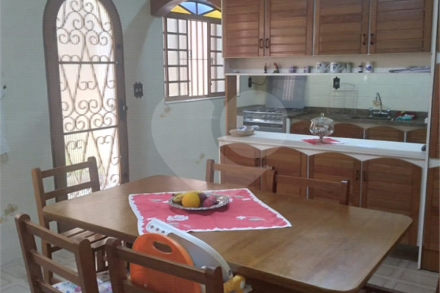 Sobrado à venda com 4 quartos, sendo 2 suítes, em Tremembé, São Paulo, SP