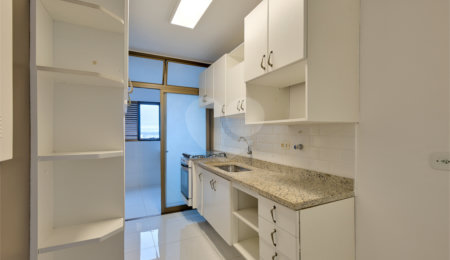 Apartamento à venda com 3 quartos, sendo 1 suíte,  em Alto da Boa Vista, São Paulo, SP