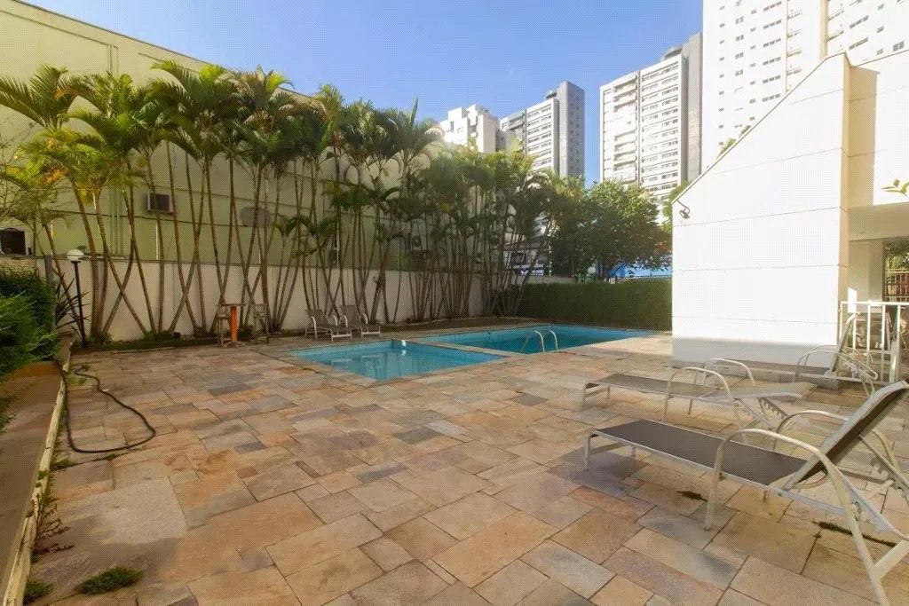 Apartamento à venda com 3 quartos, sendo 1 suíte,  em Vila Andrade, São Paulo, SP