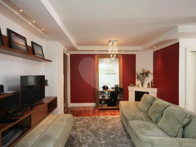 Casa à venda com 4 quartos, sendo 2 suítes,  no condomínio Melbourne Residence, São Paulo - SP