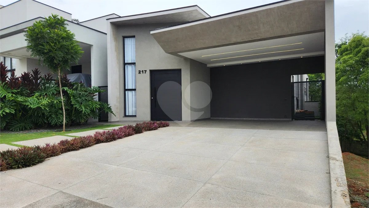 Casa à venda com 3 suítes no condomínio Via Castelli, Louveira - SP