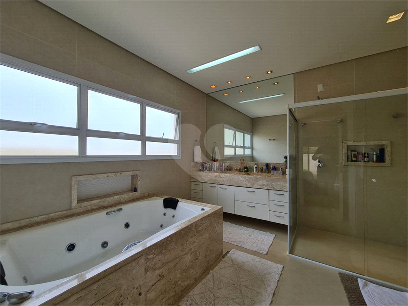 Casa à venda ou para alugar com 4 suítes no condomínio Residencial Jardim Primavera, Louveira - SP