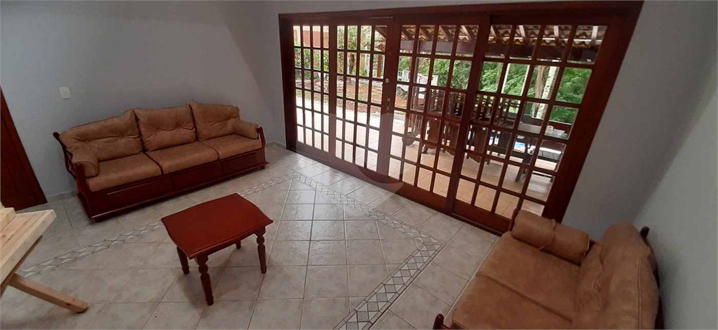 Sobrado à venda com 4 quartos, sendo 3 suítes, em Serra da Cantareira, Mairiporã, SP