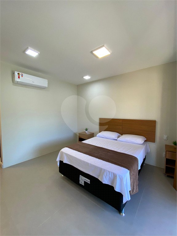 Casa à venda com 4 quartos, sendo 3 suítes, no condomínio Ipê Amarelo, Porto Seguro - BA