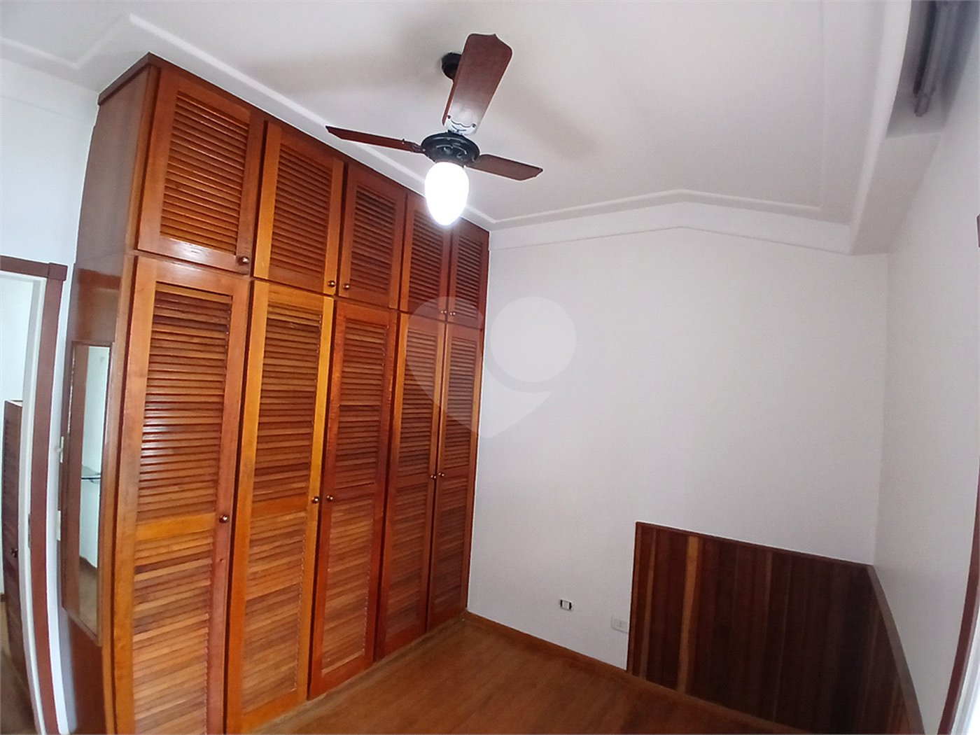 Casa à venda ou para alugar com 3 quartos, sendo 2 suítes, no condomínio Chácara das Rosas, São Paulo - SP