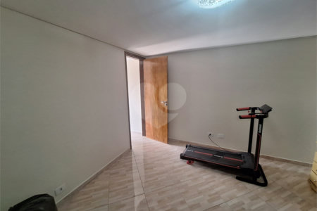 Sobrado à venda com 4 quartos, sendo 1 suíte,  em Vila São Geraldo, São Paulo, SP
