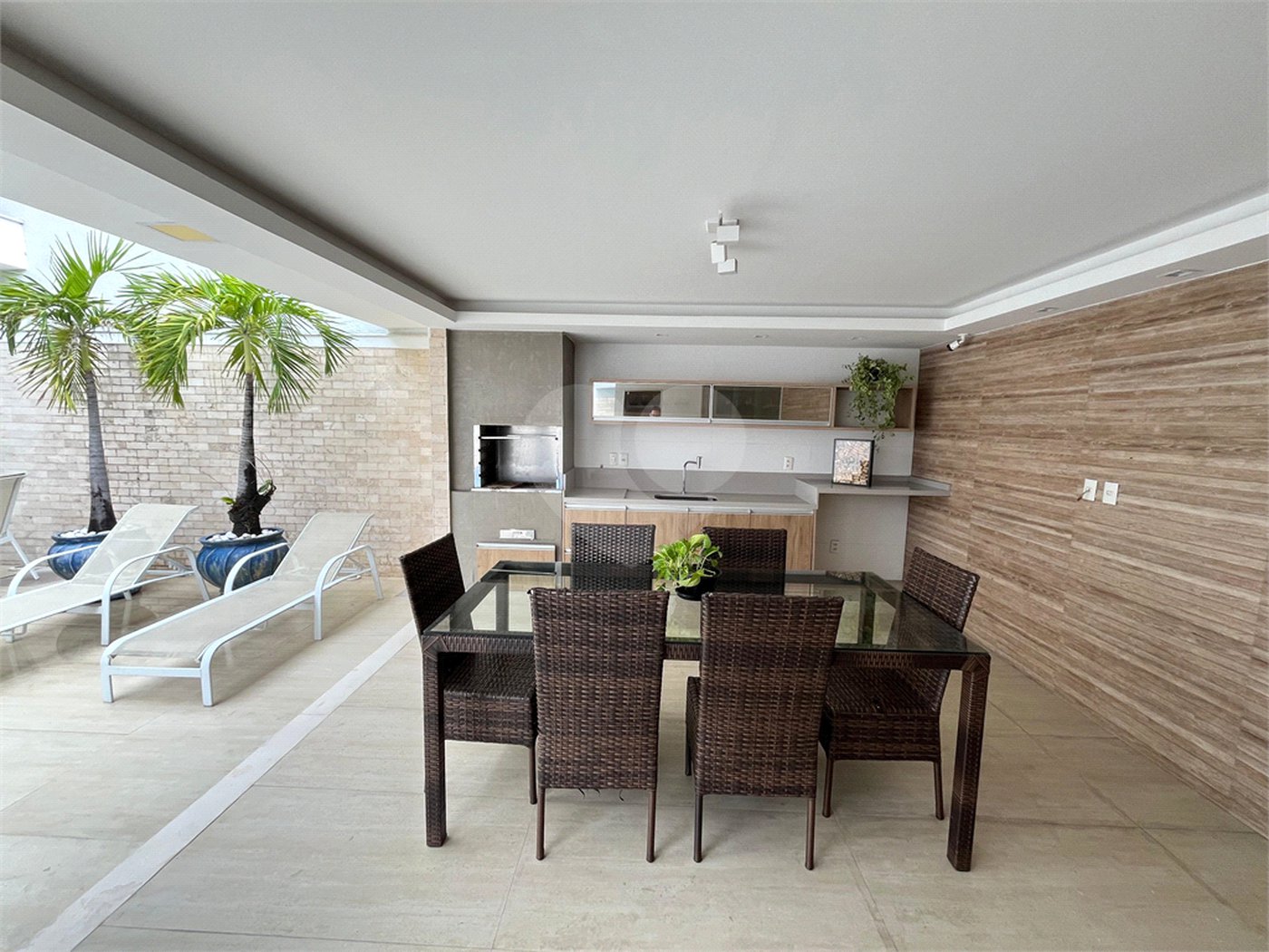 Casa à venda com 3 quartos, sendo 1 suíte, no condomínio Golden Village, Rio de Janeiro - RJ