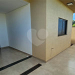 Casa à venda com 2 quartos, sendo 1 suíte, no condomínio Tivolli, Itapetininga - SP