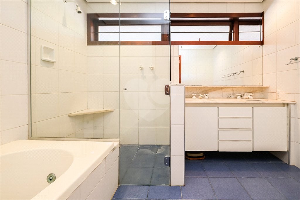 Casa à venda com 4 quartos, sendo 2 suítes, em Jardim Cordeiro, São Paulo, SP