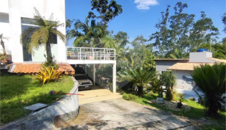 Casa à venda com 3 quartos, sendo 1 suíte, no condomínio Clube Florada Suzano, Suzano - SP