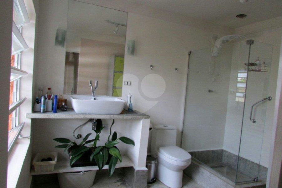 Casa Térrea à venda com 3 quartos, sendo 1 suíte,  no condomínio Travessa Nicolas Jancu,52, São Paulo - SP