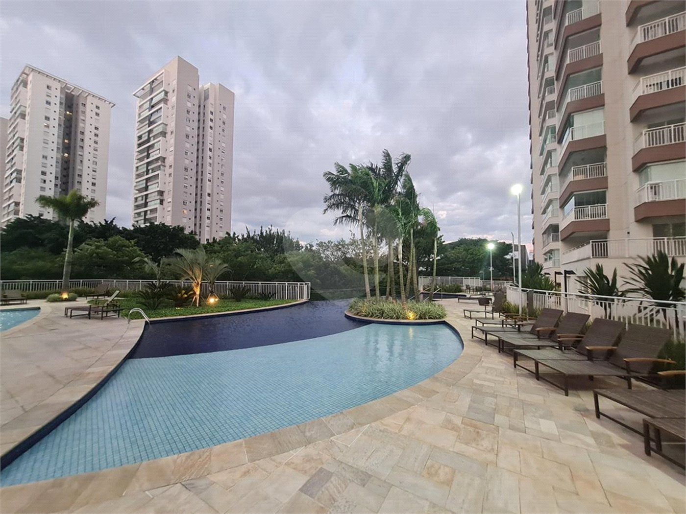 Apartamento à venda com 3 quartos, sendo 1 suíte,  em Vila Anastácio, São Paulo, SP