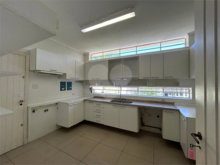 Sobrado à venda ou para alugar com 4 quartos, sendo 1 suíte, em Santo Amaro, São Paulo, SP