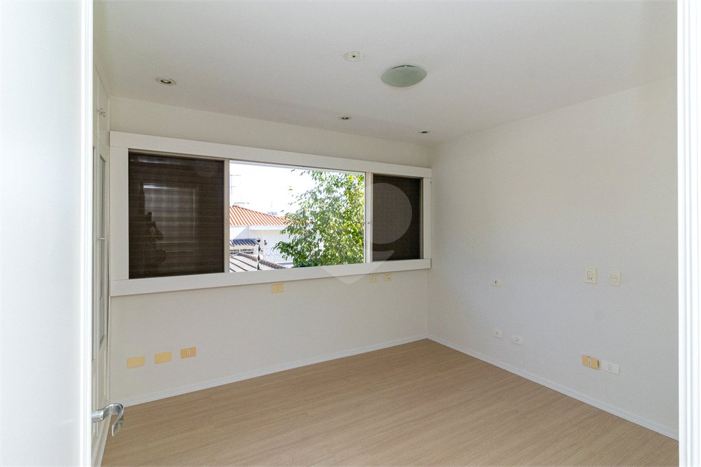Sobrado à venda com 6 quartos, sendo 4 suítes,  em Alto da Lapa, São Paulo, SP