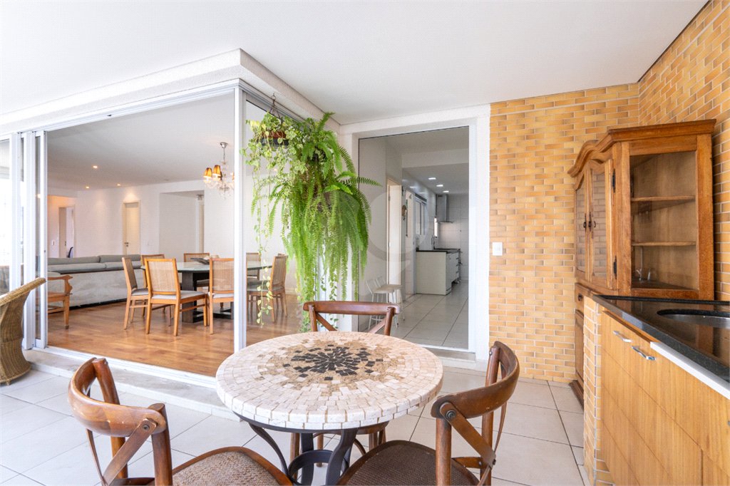 Apartamento à venda com 3 suítes em Campo Belo, São Paulo, SP