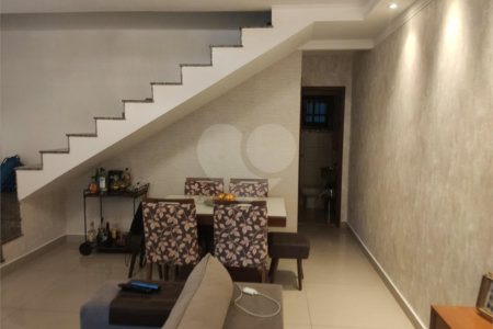 Casa à venda com 3 quartos, sendo 2 suítes, no condomínio Palmas, São Paulo - SP