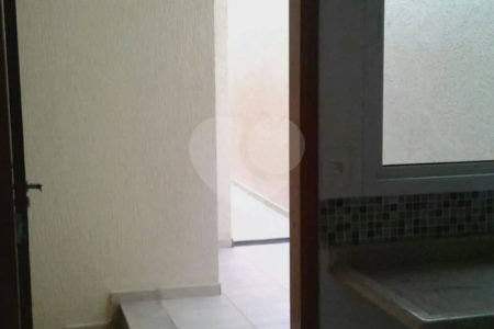 Casa à venda com 3 quartos, sendo 1 suíte, em Vila Nivi, São Paulo, SP