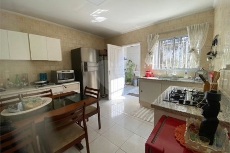 Sobrado à venda com 3 quartos, sendo 1 suíte,  em Vila Ipojuca, São Paulo, SP