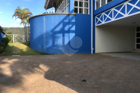 Casa à venda com 4 suítes no condomínio Osato, Atibaia - SP