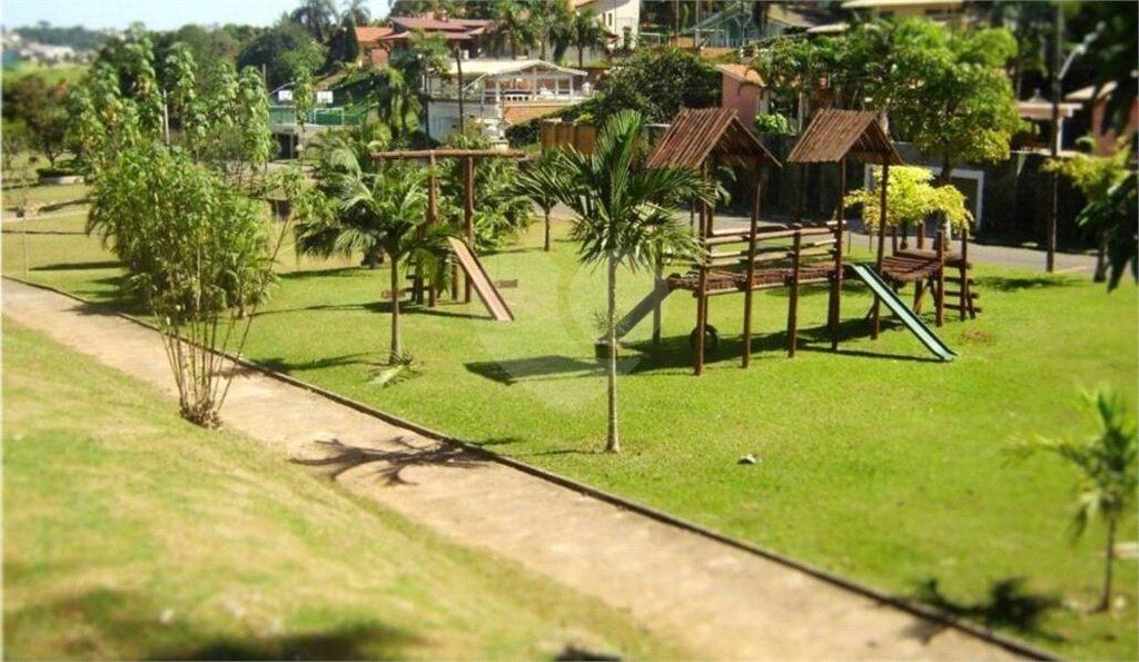 Casa à venda com 5 quartos, sendo 3 suítes, no condomínio Estância Marambaia, Vinhedo - SP