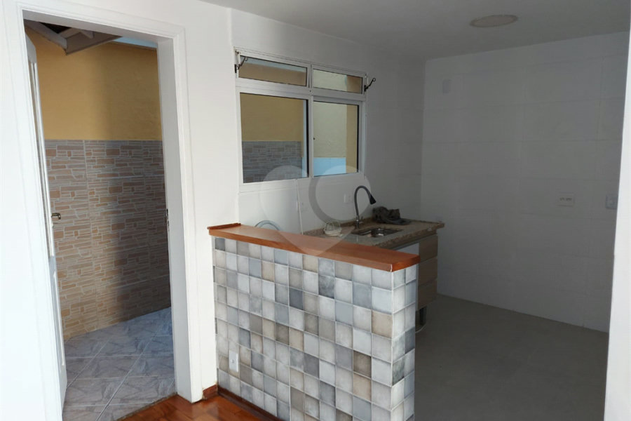 Casa à venda com 3 quartos, sendo 1 suíte, no condomínio Vila das Macieiras, São Paulo - SP