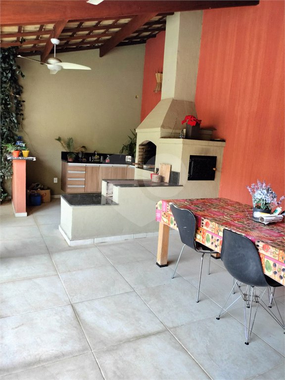 Sobrado à venda com 4 quartos, sendo 2 suítes, em Vila Petrópolis, Atibaia, SP