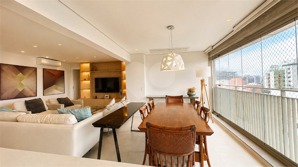Apartamento à venda com 3 suítes em Indianópolis, São Paulo, SP